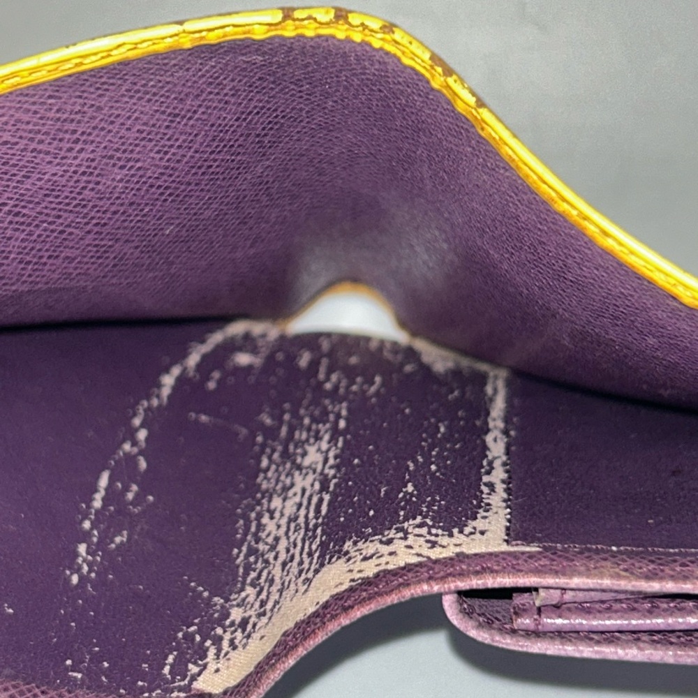 Pre loved Louis Vuitton epi wallet - Picture 5 of 8